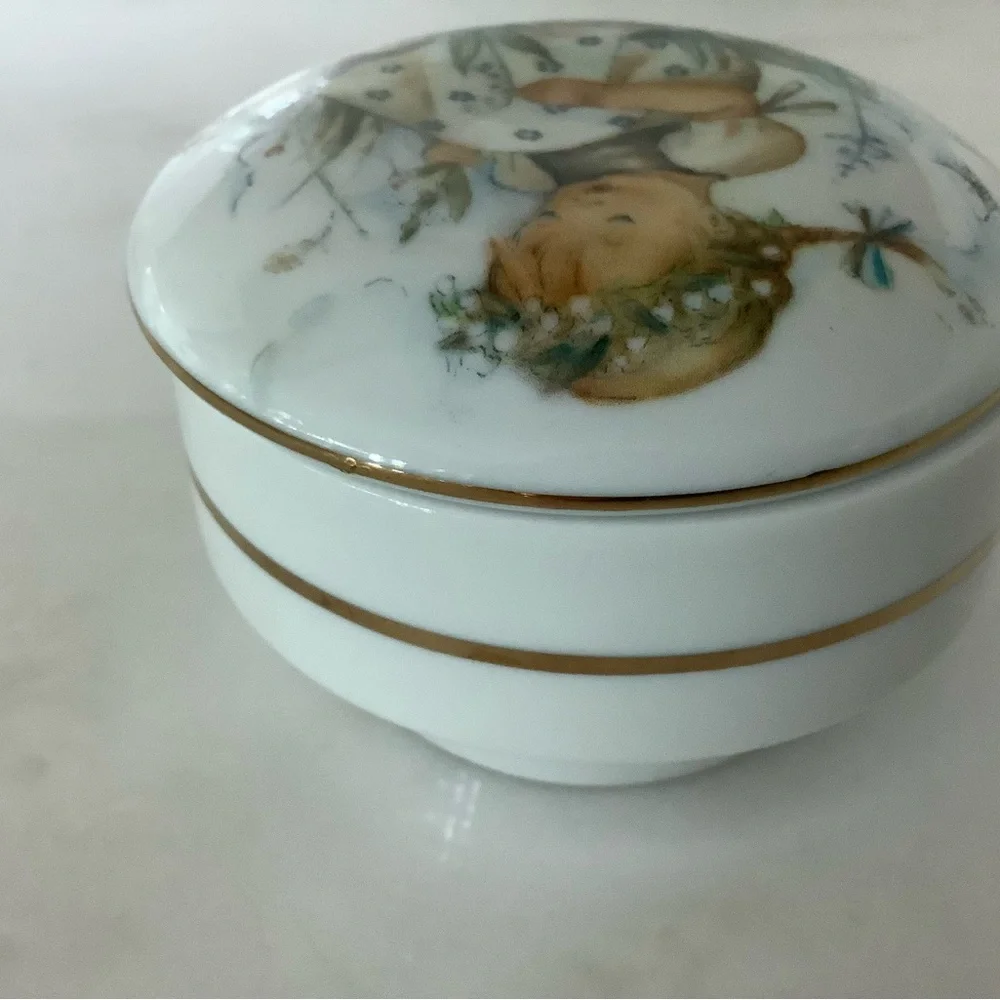 MJ Hummel Maiglockchen “Lily of the Valley” Porcelain Trinket Box Germany